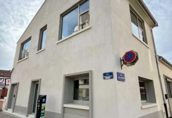 Location bureaux, proche tramways A et B, bus et gare SNCF