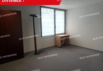 Location bureaux - Centre-ville, face aux remparts, proche bus  à Guérande - 44350
