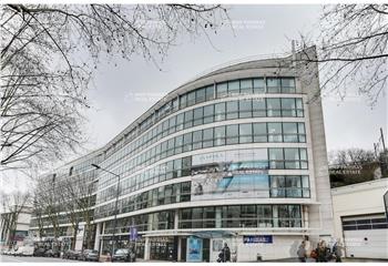 Location bureaux - Proche transports en commun  à Issy-les-Moulineaux - 92130