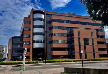 Location bureaux - Proche RER C et Métro Mairie d'Ivry  à Ivry-sur-Seine - 94200
