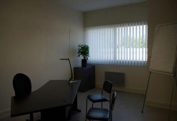 Bureau à louer à - Proche Niort - Parc sécurisé  à La Crèche - 79260