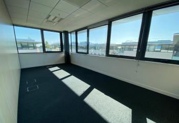 Location bureaux - Proche Tram A et Rocade