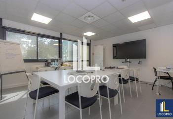 Location bureaux Les Milles - Proche bus, autoroutes, gare TGV et aéroport  à LES-MILLES - 13290