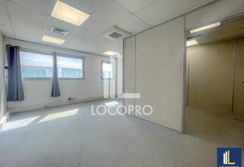Location de bureaux situé au centre du Pôle d'Activité -  à LES-MILLES - 13290