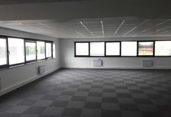 Surface de bureaux à la location à proximité du centre ville de  à Lesquin - 59810