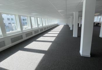 Bureaux à louer - au pied de bus 93 - 94 - 163 - 174  à Levallois-Perret - 92300