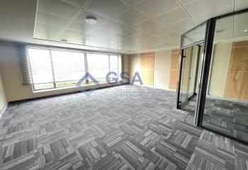 Location bureaux - Zone Carré Sénart, proche RER D et Tzen  à Lieusaint - 77127
