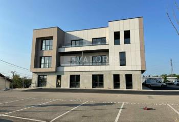 Location bureaux - Proche autoroute A6 et A7, gare SNCF  à Limas - 69400