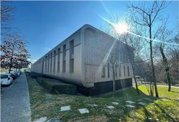 Location bureaux - Parc d'affaires Puy d'Or, bus au pied de l'immeuble  à Limonest - 69760