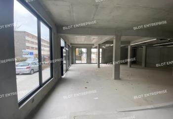 Location de bureaux - brut de béton  à Lorient - 56100