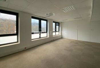 Location bureaux - Proche métro ligne D et bus C11  à Lyon 3 - 69003
