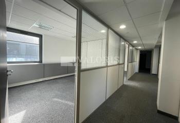 Location bureaux - Proche Part-Dieu, métro et tramway  à Lyon 3 - 69003