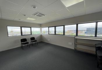Location bureaux - Proche A1 et Pôle Événementiel Le Tigre