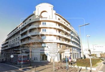 Location bureaux à - Proche transports en commun