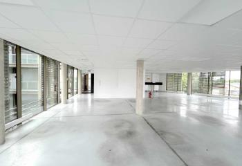 Location bureaux à - Proche Chemin Long - Accès tram A
