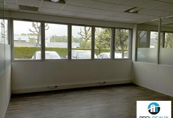 Location bureaux - Proche A41 et Bus Chrono C1