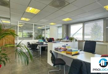 Location bureaux - Proche gare, 5 places de parking