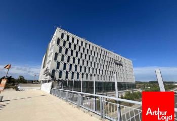 Location bureaux - Proche Gare TGV Sud de France et Tramway  à Montpellier - 34000