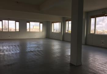 Location bureaux - Proche A3 et Métro Mairie de  à Montreuil - 93100
