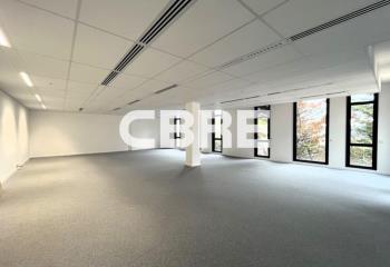 Location bureaux - Proche autoroute A8 et transports en commun  à Mougins - 06250