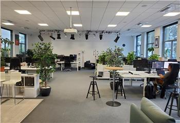 Location bureaux - Quartier d'affaires Champs Pierreux, proche RN13 et Parc André Malraux  à Nanterre - 92000