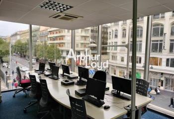 Bureaux en double exposition à louer sur l'avenue Jean Médecin à  à Nice - 06000