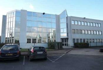 Location bureaux - Proche RER A et autoroute A4  à Noisiel - 77186