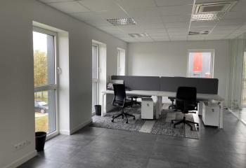 Location bureaux - Proche bus, routes N136 et N137  à Noyal-Châtillon-sur-Seiche - 35230