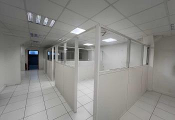 Sous-location bureaux - Proche boulevard de Belleville, bus et métro  à Paris 11 - 75011