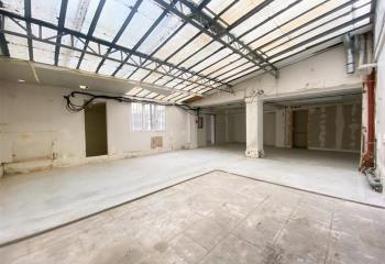 Location bureaux Place de la Bastille, rez-de-chaussée sur cour