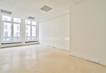 Location bureaux, proche métro République, immeuble ancien Eiffel  à Paris 11 - 75011
