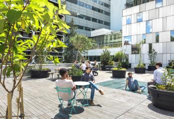 Location bureaux, proche métro Glacière, immeuble restructuré