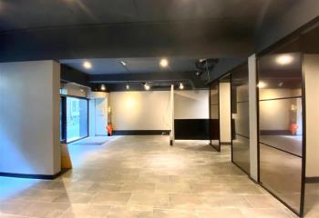 Bureaux à louer, proche métro Vaugirard, vitrine et accès direct  à Paris 15 - 75015