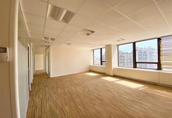 Location bureaux, proche transports, Tour Montparnasse  à Paris 15 - 75015