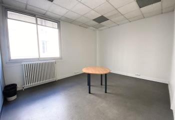 Location de bureau à, entre les métros Brochant et Guy Môquet  à Paris 17 - 75017