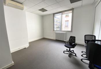 Location de bureaux à, entre les métros Brochant et Guy Môquet  à Paris 17 - 75017