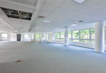 Location bureaux, proche métro Brochant, terrasse et ascenseur PMR  à Paris 17 - 75017