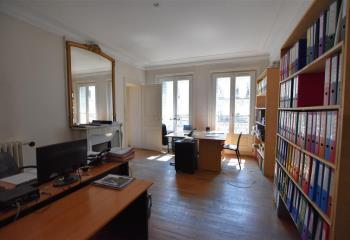 Location bureaux, entre métro Ourcq et Crimée, avec parking et terrasse