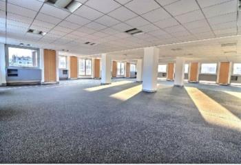 Location bureaux, entre Métro Ourcq et Crimée, 125 places de parking  à Paris 19 - 75019