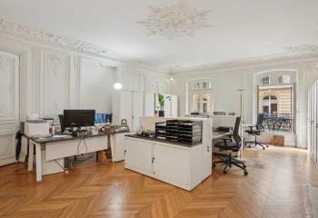 Location de bureaux à, proche Gare Saint-Lazare et métros  à Paris 8 - 75008