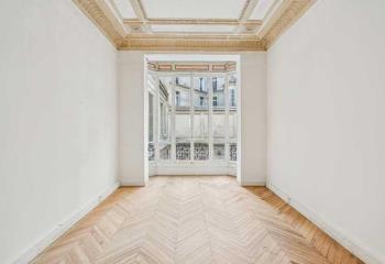Location de bureaux à, proche gare Saint-Lazare et métro Europe  à Paris 8 - 75008