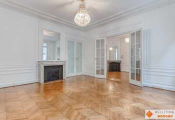 Location bureaux - Proche gare Saint-Lazare et métro Europe  à Paris 8 - 75008