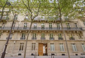 Bureau rénové à louer dans le 8ème arrondissement de Paris  à Paris 8 - 75008
