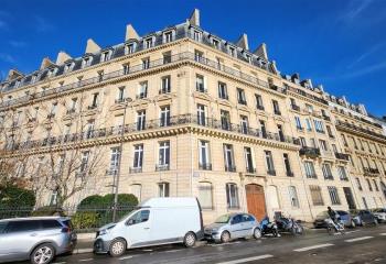 Bureaux à louer, proche Saint-Lazare, dans immeuble haussmannien avec ascenseur  à Paris 8 - 75008