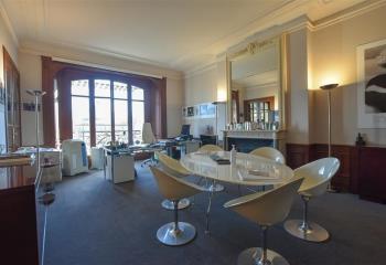 Location de bureaux à, proche de l''avenue Montaigne et des transports  à Paris 8 - 75008