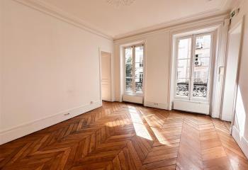 Bureau à louer, métro Liège, immeuble haussmannien avec ascenseur  à Paris 8 - 75008