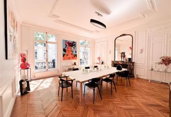 Bureaux à louer, proche métro Saint-Philippe du Roule, immeuble Haussmannien