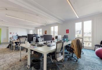 Location bureaux, Notre-Dame de Lorette, proche métro, immeuble pierre de taille  à Paris 9 - 75009