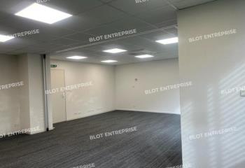 Location bureaux - Proche Vannes Ouest, bus et accès 4 voies  à Plescop - 56890