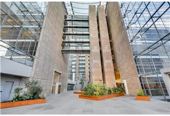 Location bureaux - Proximité RER et métro La Défense  à Puteaux - 92800